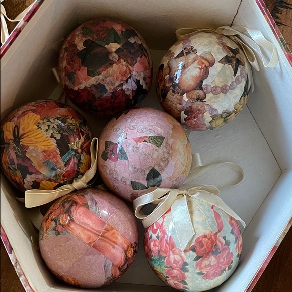 Vintage set of 11 Victorian Hearts and Spheres - Picture 2 of 15